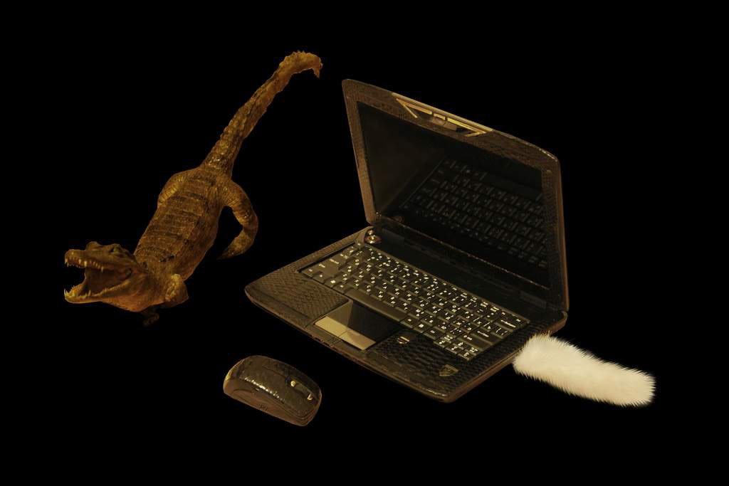 Laptop MJ Cobra Leather Edition - Cobra & Boa Skin with Gold & Sapphire (with USB Flash Drive White Mink)